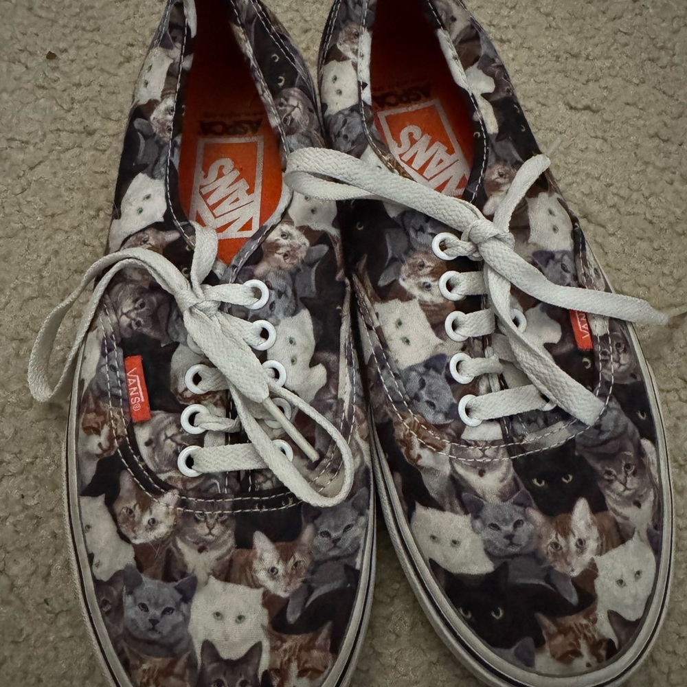 Vans ASPCA Collab gently worn 
Mens 7.5
Women’s 9